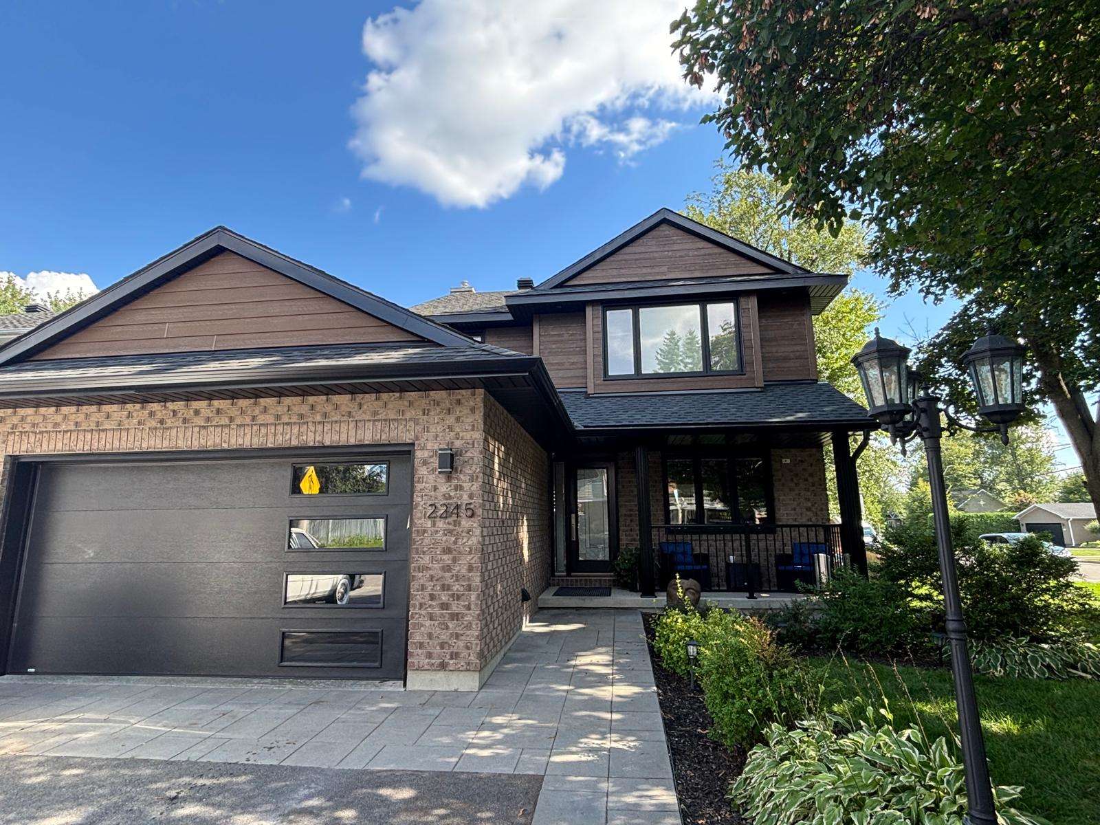 Orleans Ottawa home with new St-Laurent wood composite siding