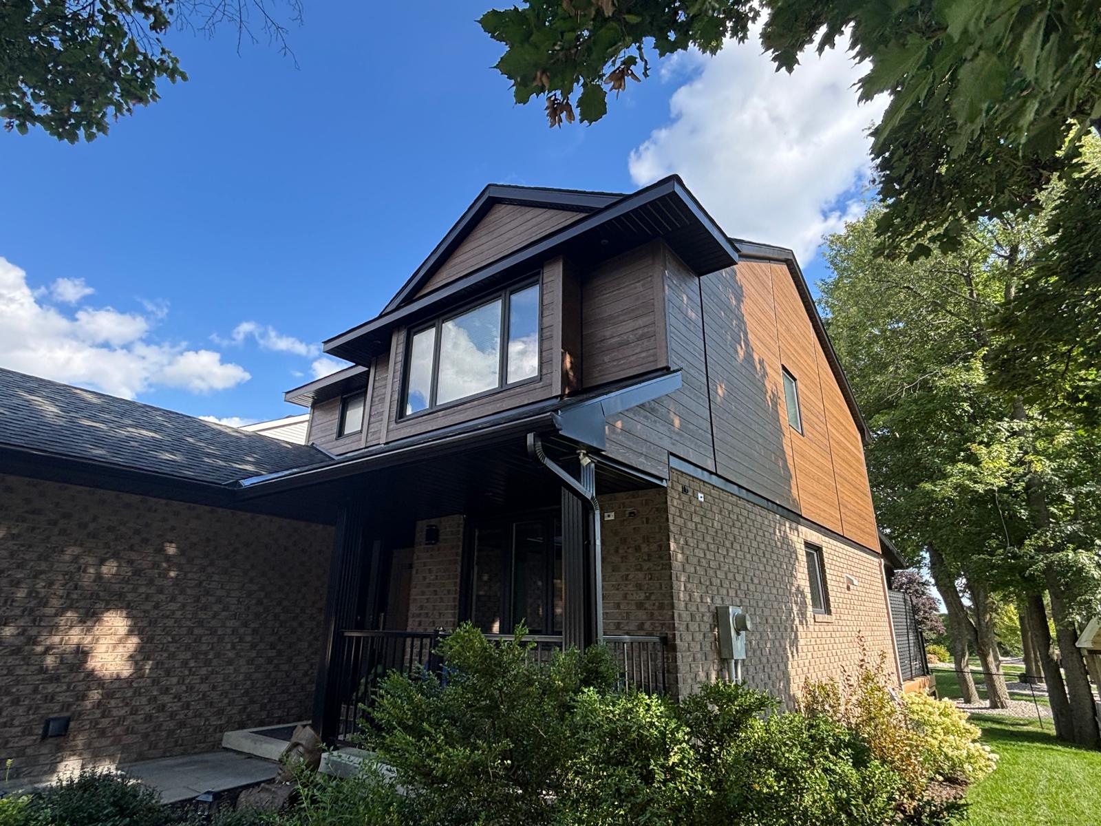 Side view of Orleans Ottawa home after St-Laurent wood composite siding replacement